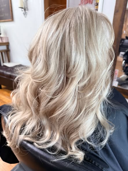 Blonde wavy balayage by Laura